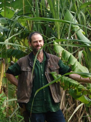 klaus-lotz-in-banana-plantation-at-permadynamics